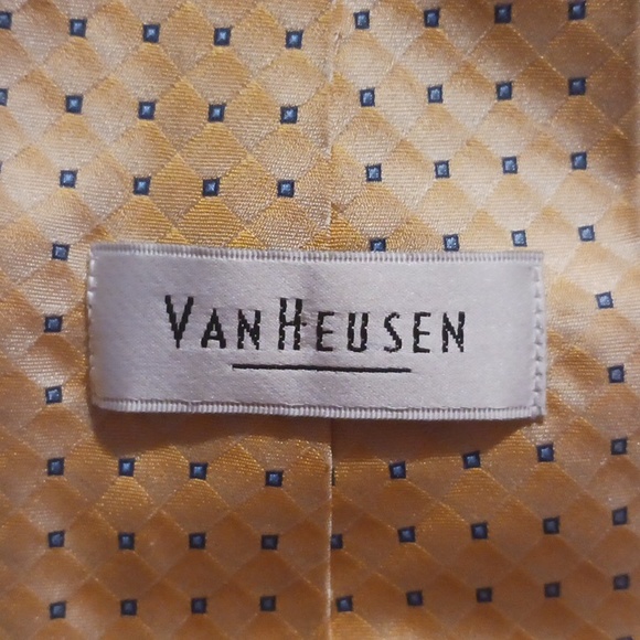 used Van Heusen silk tie. - Picture 3 of 3